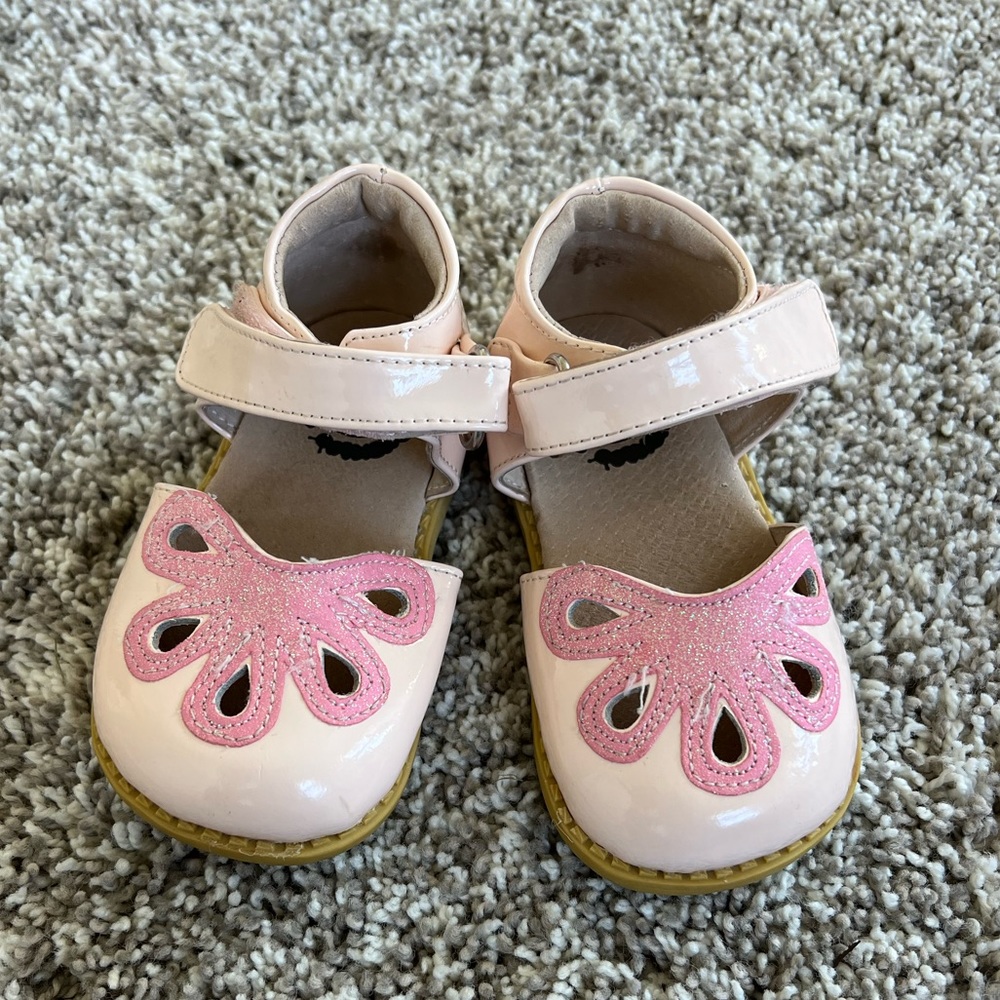 Livie & Luca Petal Mary Jane, size 5 Pink